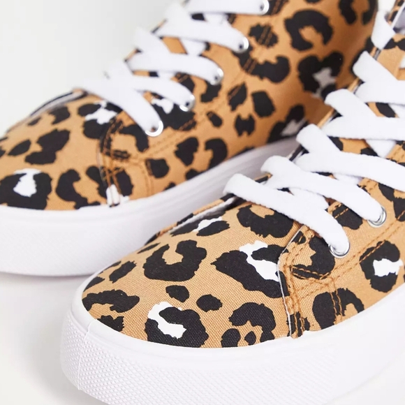 NEW ASOS DESIGN Daz canvas high top sneakers in brown leopard - Picture 5 of 5